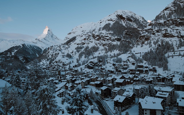 Khám phá làng Zermatt cổ kính, yên bình trong tour du lịch Thụy Sĩ